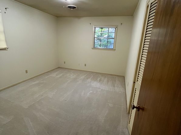 1210 Arlington St, Clinton, MS 39056