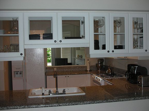 Kitchen w/Slab Granite