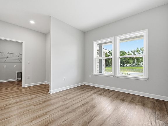 5th image of 111 Spooner St