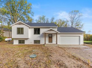 6250 W Guernsey Lake Rd, Delton, MI 49046