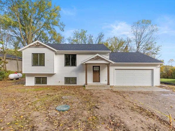 6250 W Guernsey Lake Rd, Delton, MI 49046
