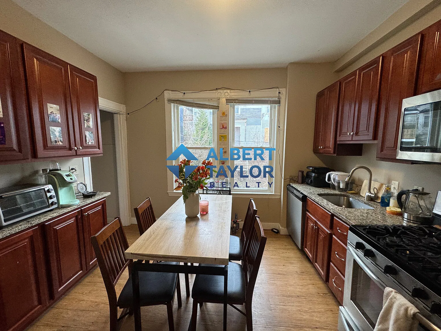 4 bed, 9999 sqft, $6,400 — Photo 2