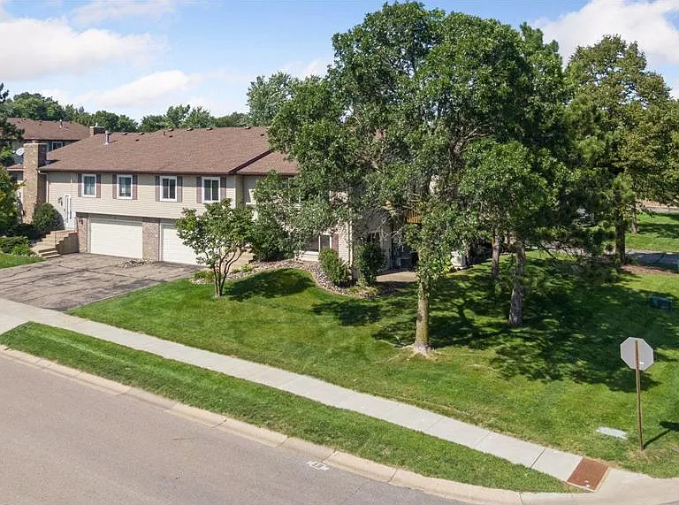 10363 Balsam Ln — Photo 2
