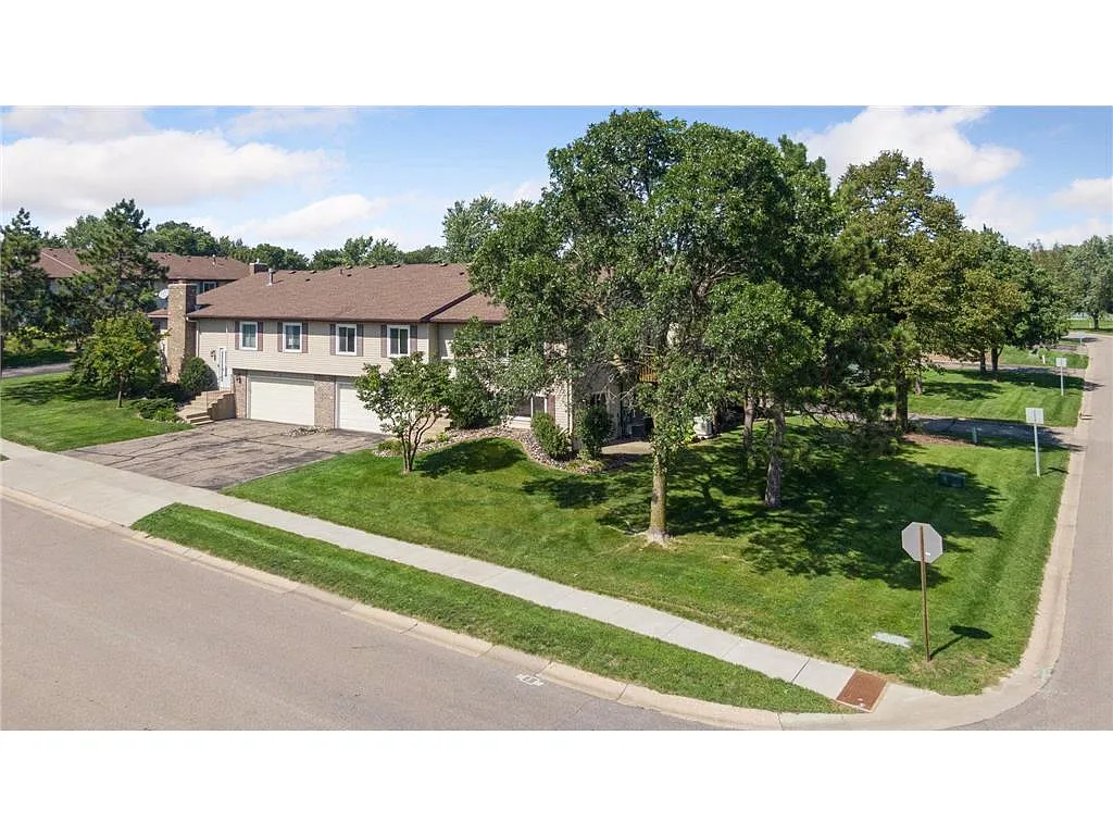 Building Photo - 10363 Balsam Ln