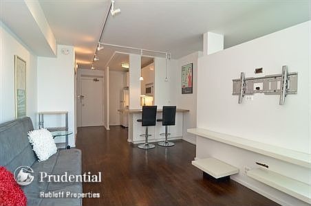 4th image of 3600 N Lake Shore Dr APT 903