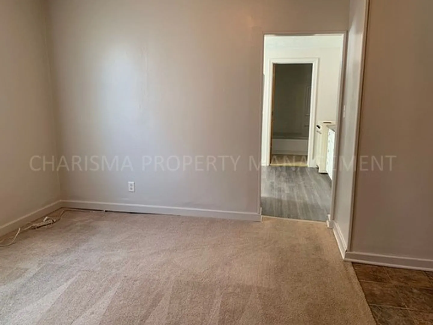 One Bedroom Located In Downtown Sioux Falls. — Photo 2