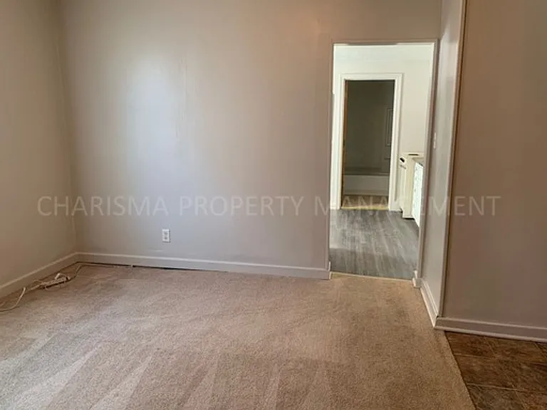 817 W 11th St #1 — Photo 2