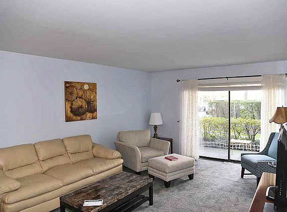 4th image of 720 Wellington Ave Unit 112
