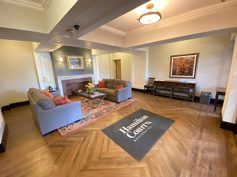 1st image of 556 Belmont St #25