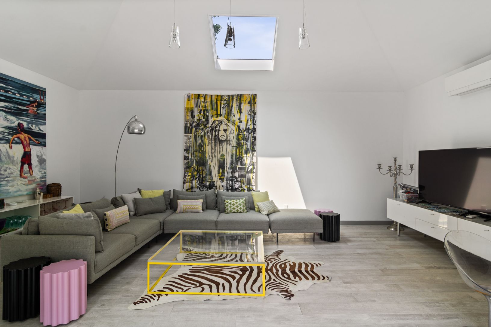  Living room view 2 in Poolhouse