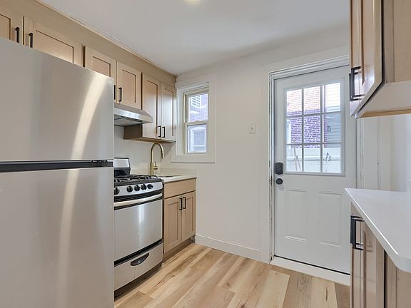 3rd image of 147-149 Church St #303