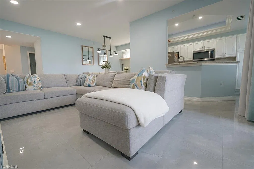 3 bed, 2.0 bath, 1438 sqft, $3,300 — Photo 2