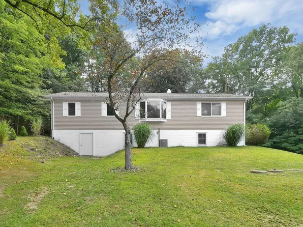 9555 Smokey Row Rd, Saint Louisville, OH 43071