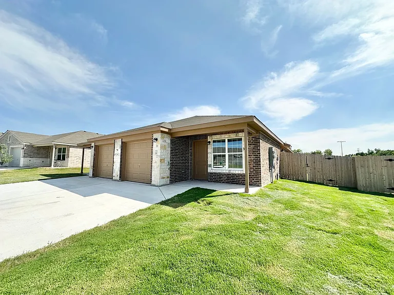 234B Dolphin Dr — Photo 2