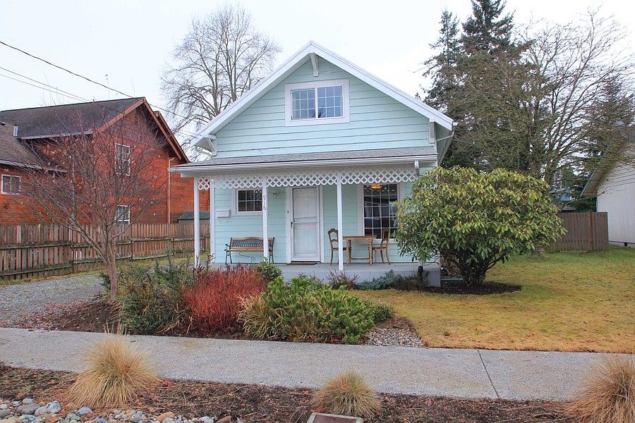 1st image of 916 8th Ave NW