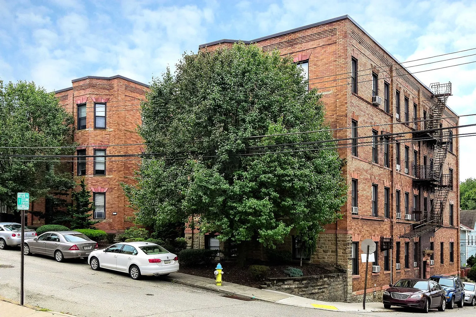 131-133 W Sycamore St #5 photo 1