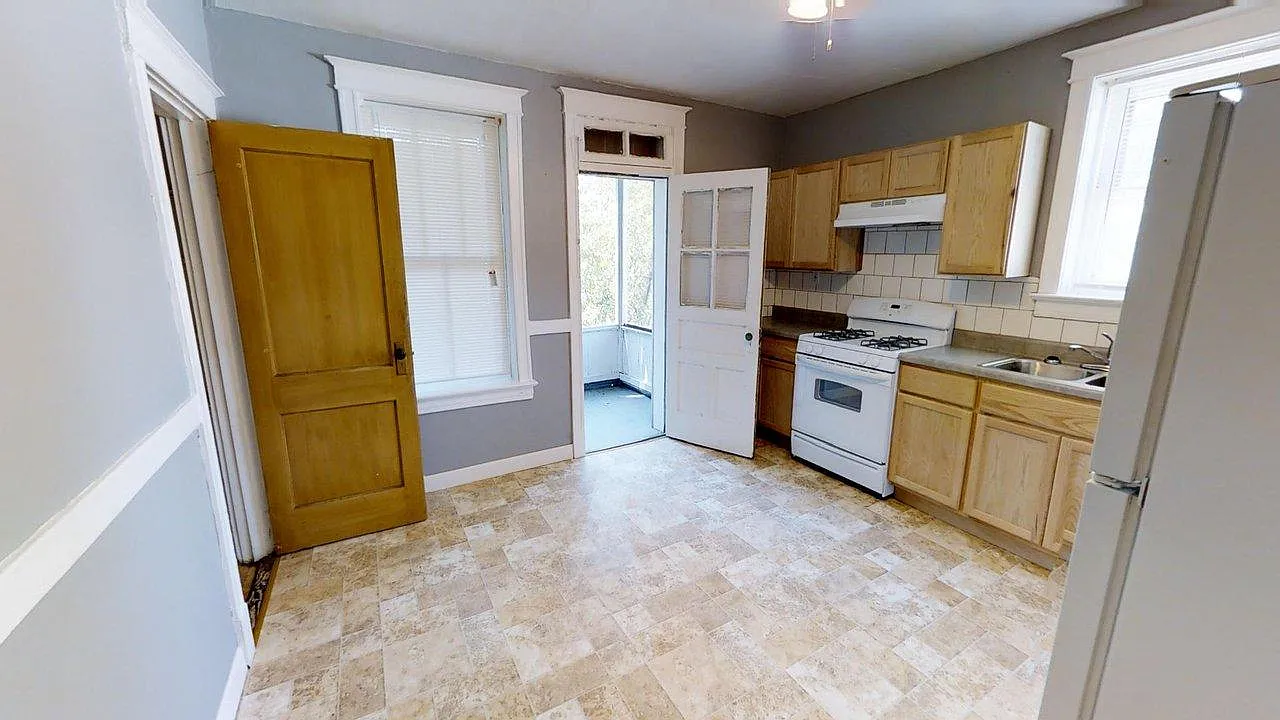 4731-33 Alaska — Photo 3