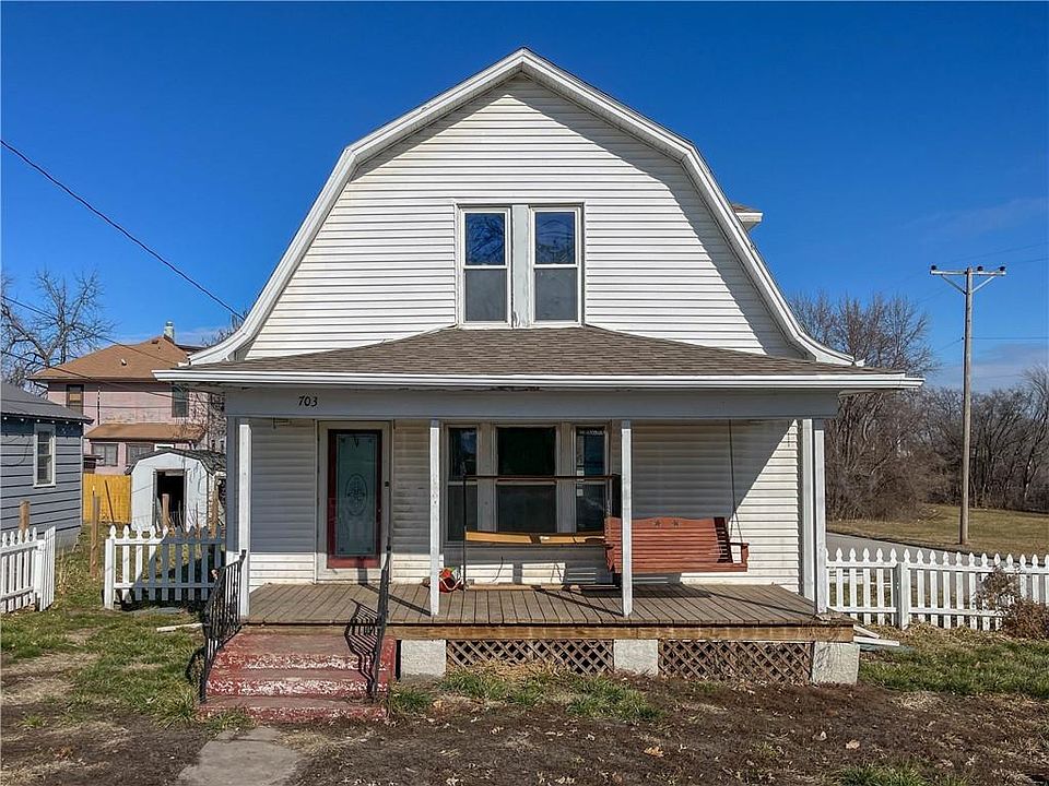 1st image of 703 E 7th St