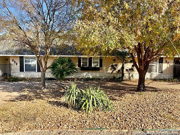 2nd image of 411/415 Watts Ln