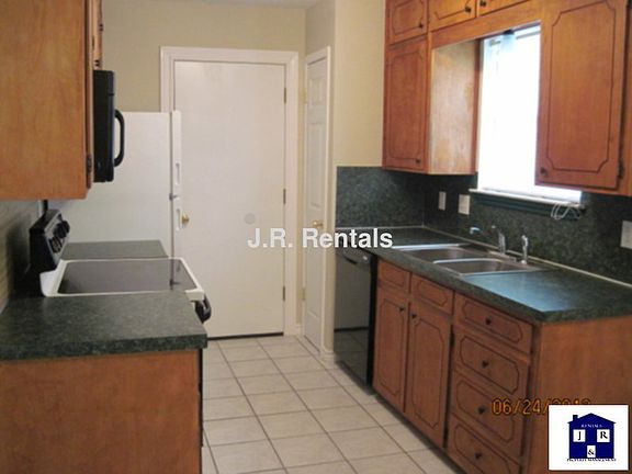 4th image of 208 Bridle Dr