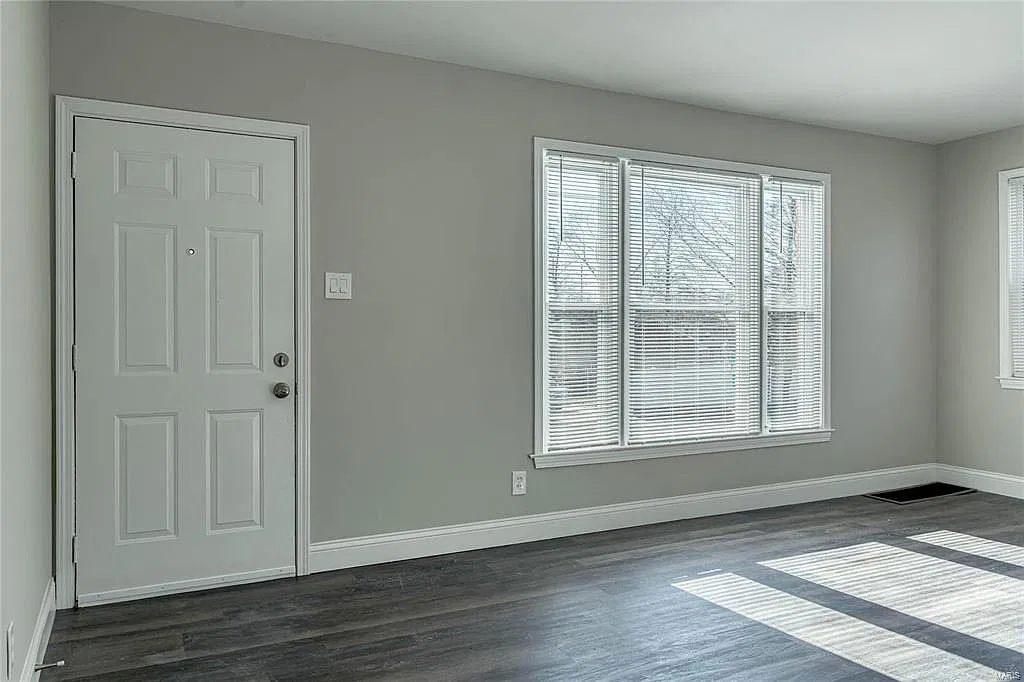 2 bed, 850 sqft, $1,695 — Photo 2