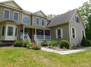 12 Goldfinch Ter, East Lyme, CT 06333