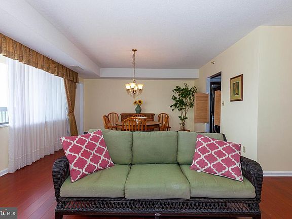 5th image of 3713 S George Mason Dr #1315W
