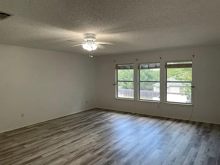 713 Catumet Dr — Photo 16