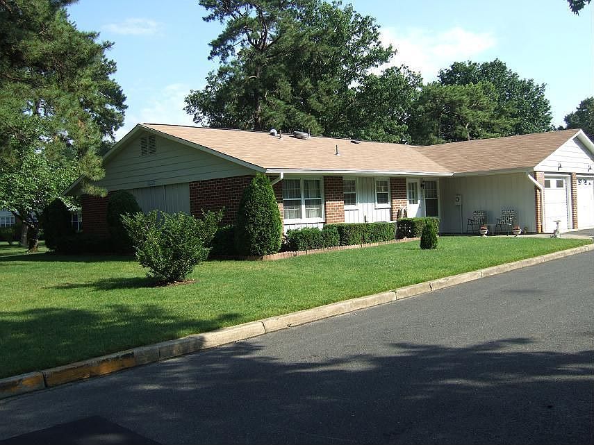 1st image of 974D Argyll Cir
