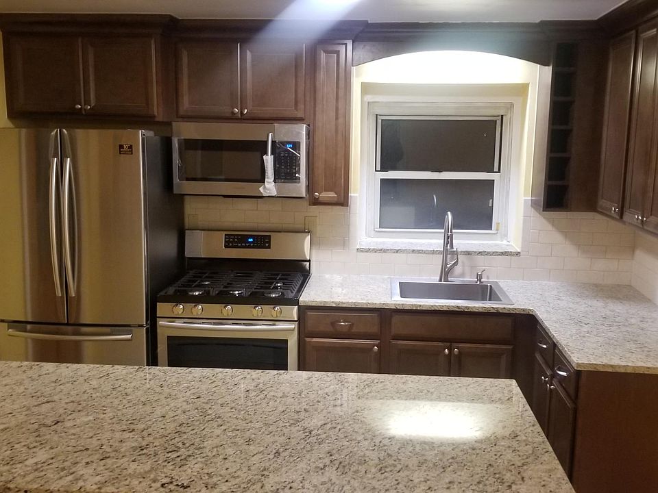 1st image of 33 Hyatt Ave