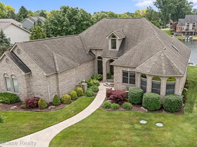 9210 Twin Lakes Dr, White Lake, MI, 48386