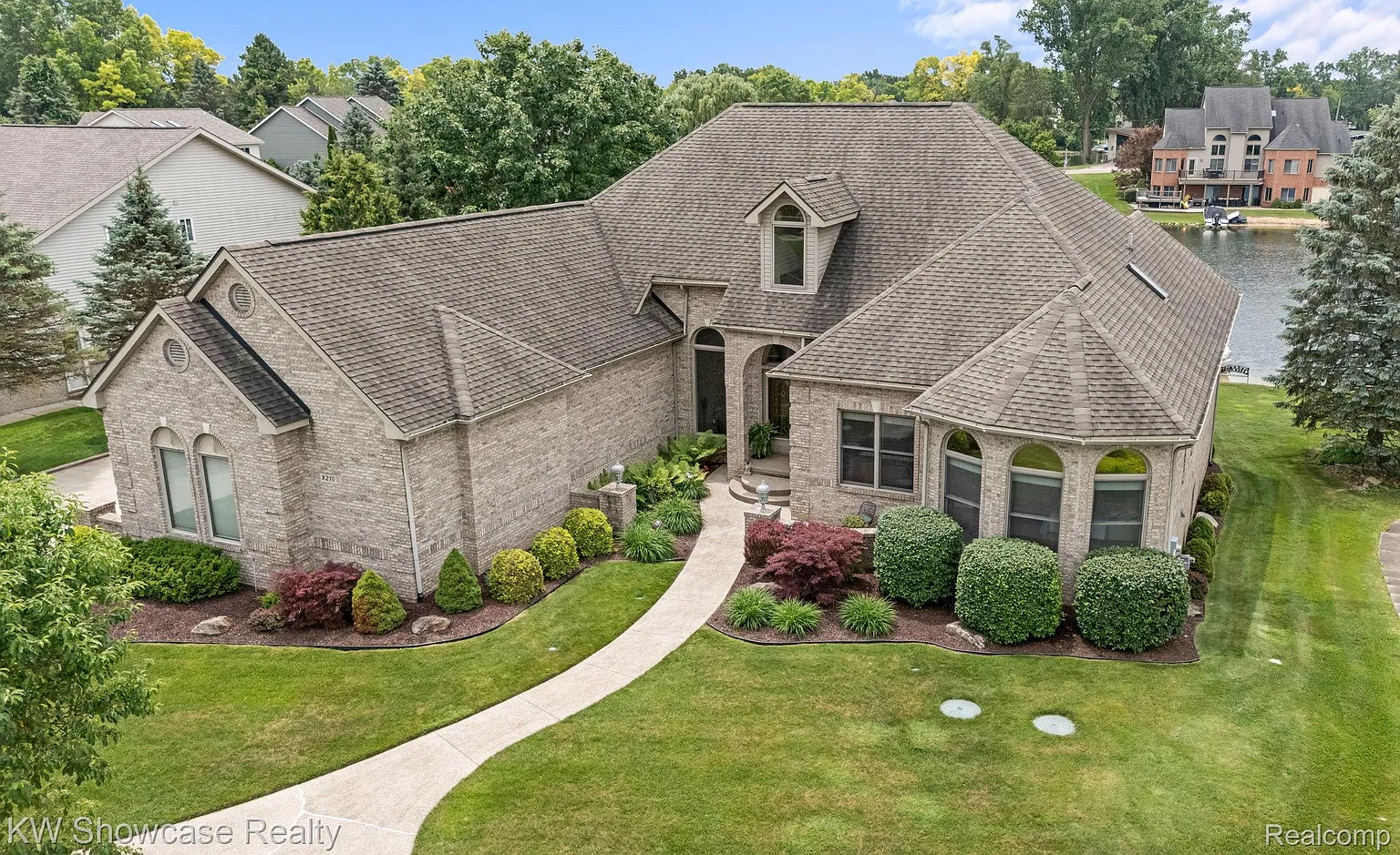 9210 Twin Lakes Dr photo 1