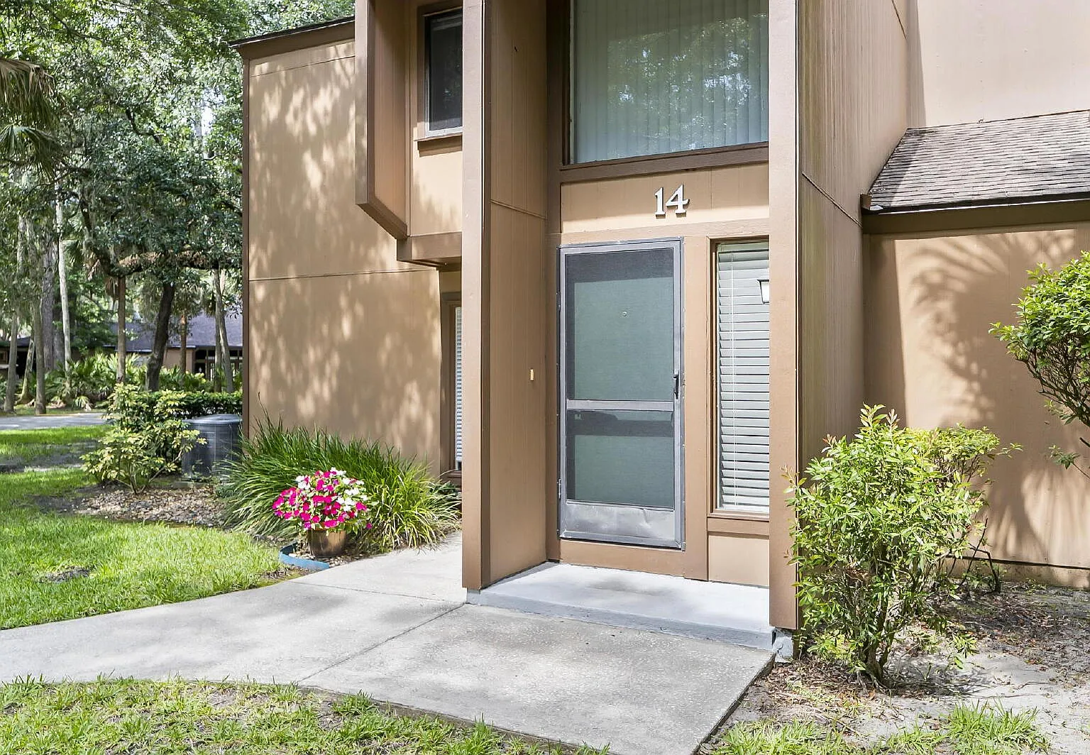 2 bed, 2.0 bath, 950 sqft, $1,550 — Photo 2