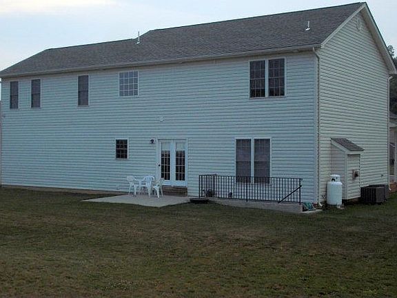 3rd image of 105 Rachel Dr