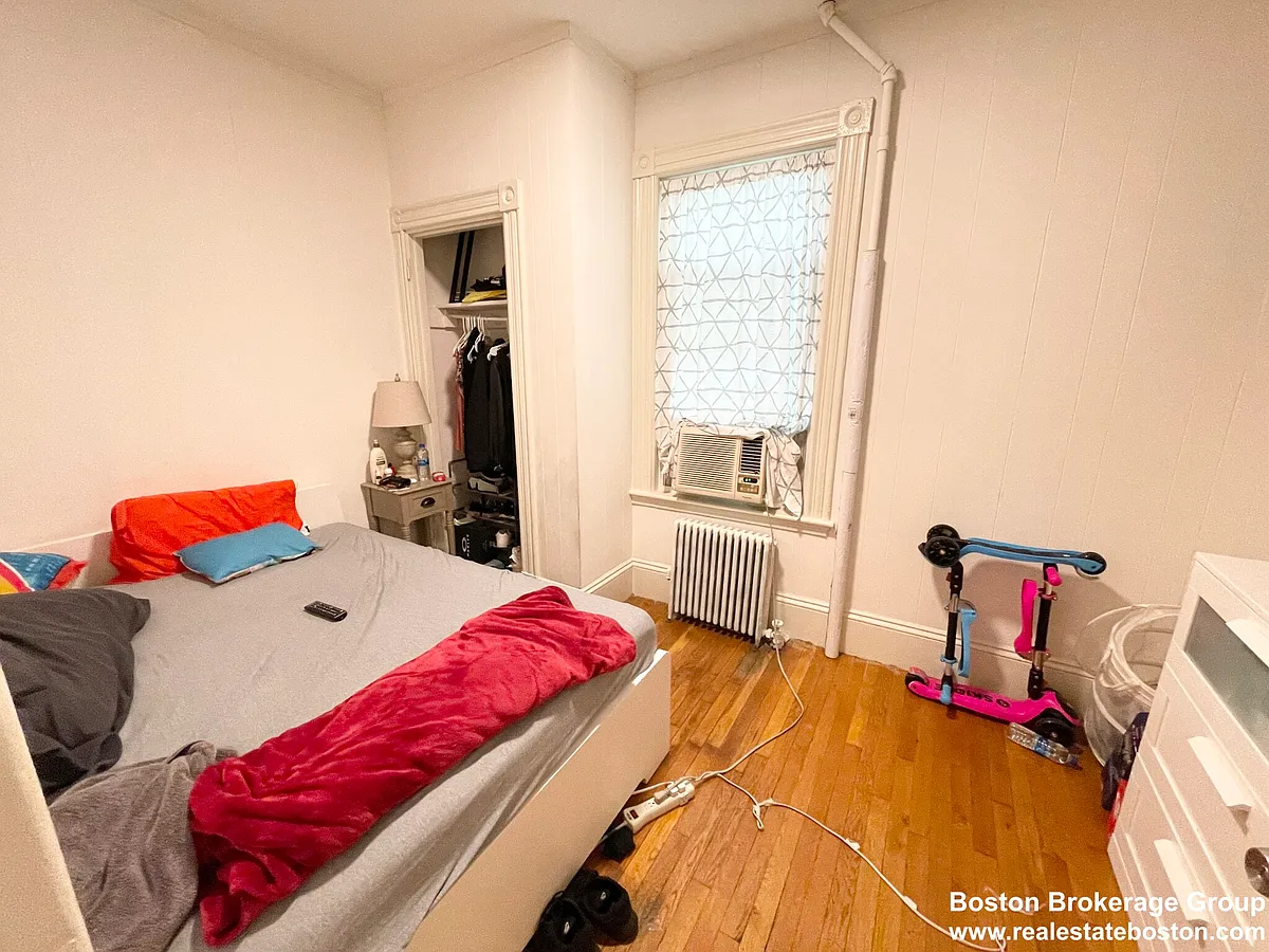 Building Photo - 22 Humphreys St #2