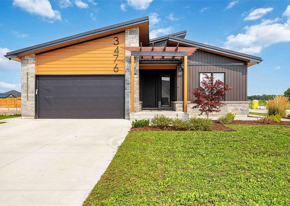1st image of 3476 Paul Cres