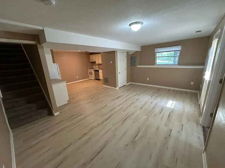 801 Johnson Cir — Photo 5