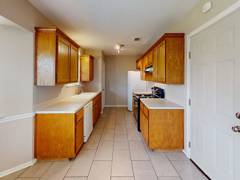 1017 Jackie Jo Ln — Photo 2