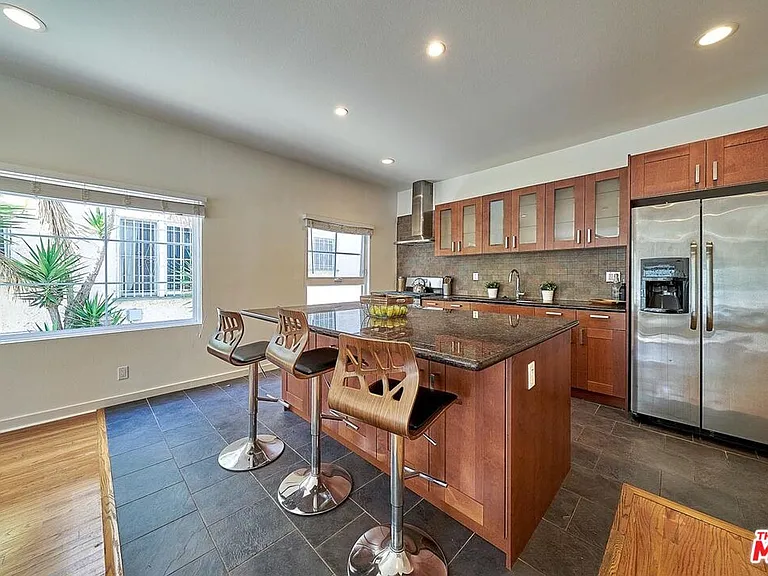 614 N Genesee Ave — Photo 10