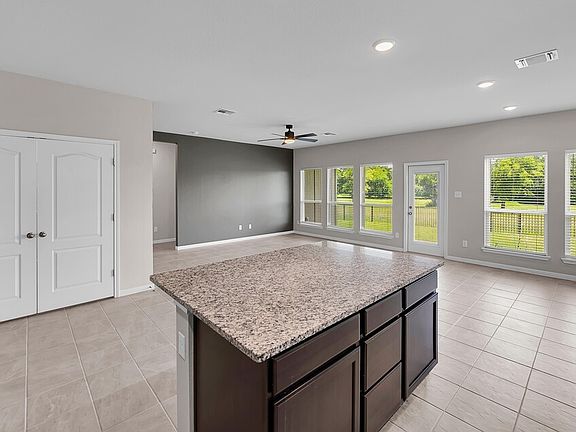 5th image of 631 Friars Tuck Dr
