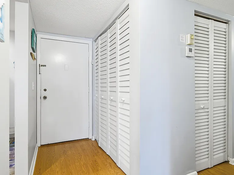 1502 S Lakeside Dr #302 — Photo 11