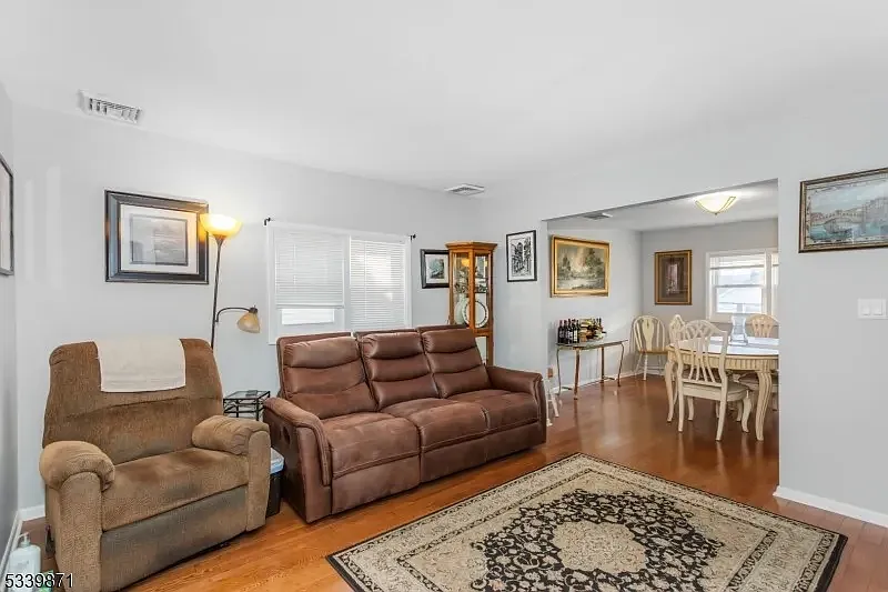 2 bed, 1100 sqft, $2,300 — Photo 2