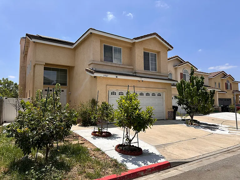 3987 Kenmore Ave — Photo 1