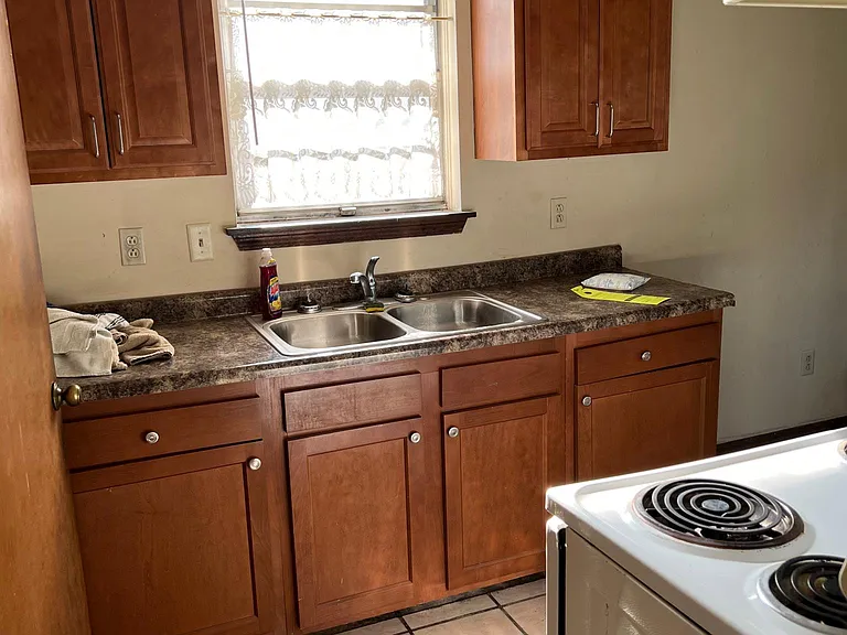 101 Sanders Ct #4 — Photo 2
