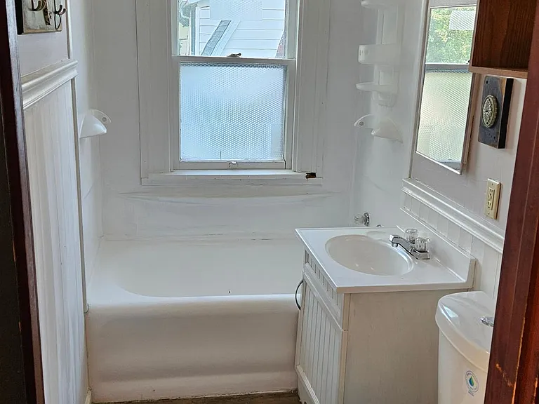2304 Thor Ave #UPPER — Photo 6
