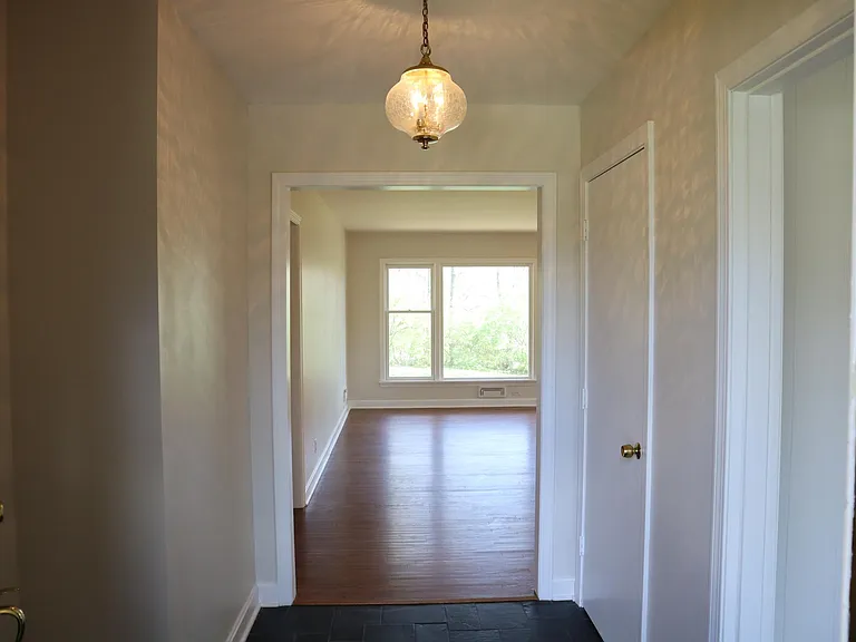 2331 Thornhill Rd — Photo 6
