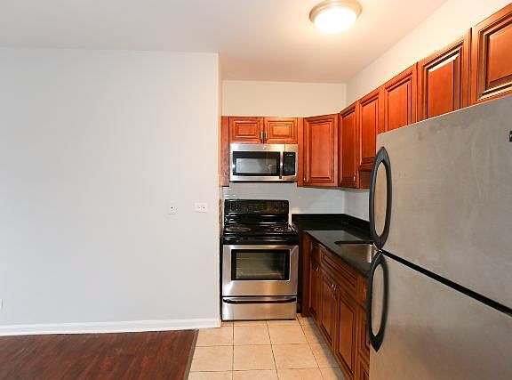 3rd image of 3641 W Dickens Ave