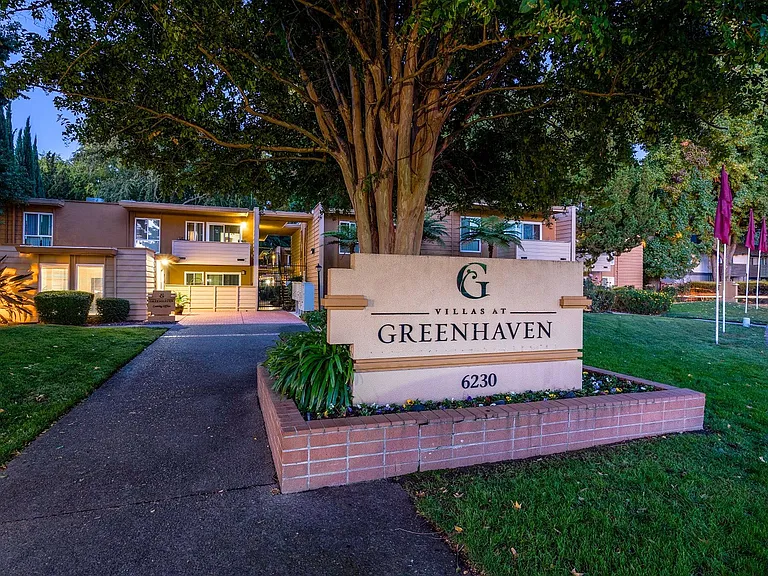 Villas at Greenhaven — Photo 6