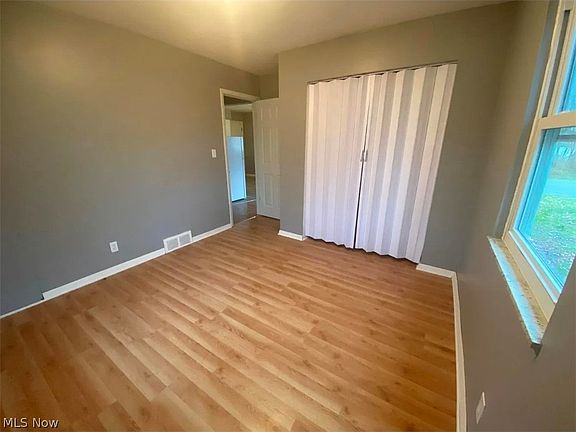 5th image of 1382 Bellevue Ave
