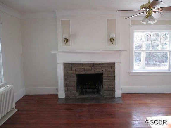 3rd image of 2023 Summit St